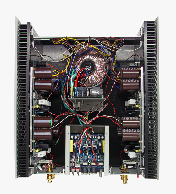 Centaur Mono的500瓦输出功率是由多部功率为125瓦的模块堆砌出来的，这样的好处是500瓦的音质音色也能和125瓦同样细腻。 